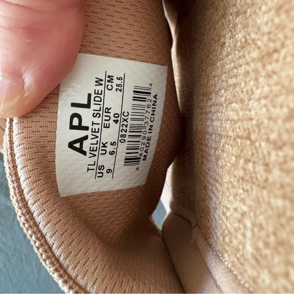 APL Techloom Velvet Slides Caramel. Size 9. - Picture 4 of 12